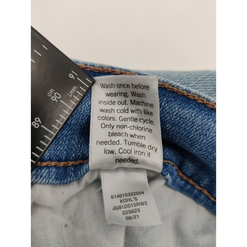 SO‎ High Rise Mom Jeans Light Wash Blue Tapered Leg Denim Size 15/32W - Picture 5 of 11